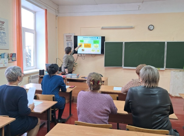 Выступает учитель начальных классов Янченко И.Н..
