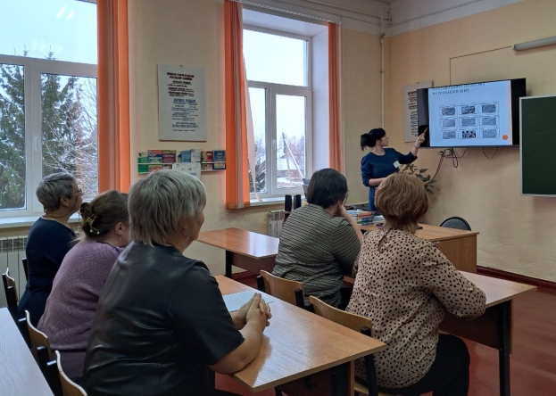 Выступает учитель начальных классов Титов О.В..