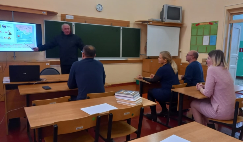 Учитель физкультуры Ерошенко А.В. презентует свой материал.